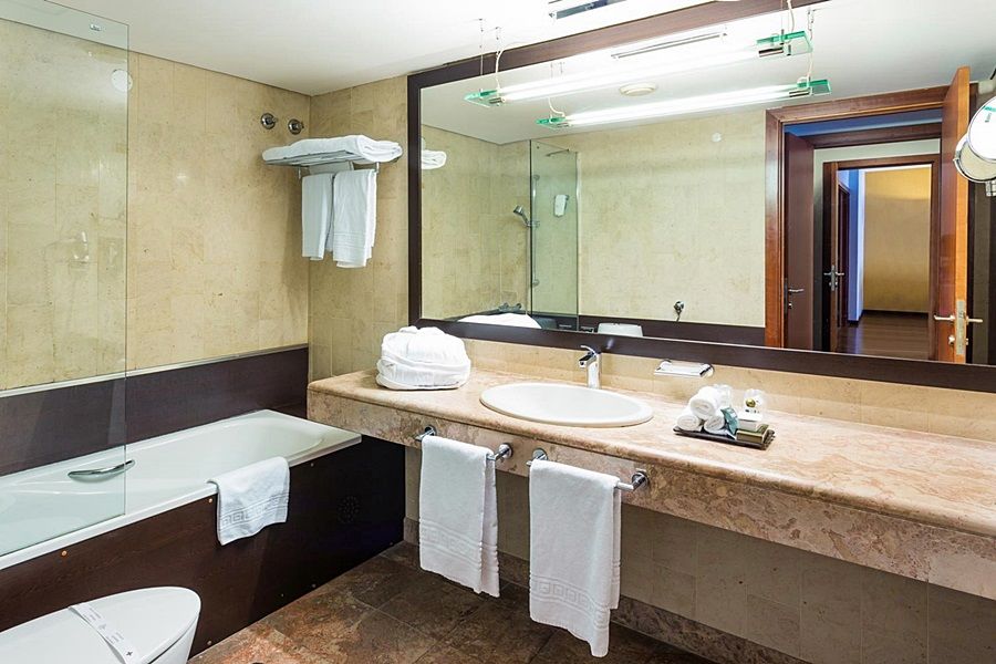 Legendary Aparthotel 4*